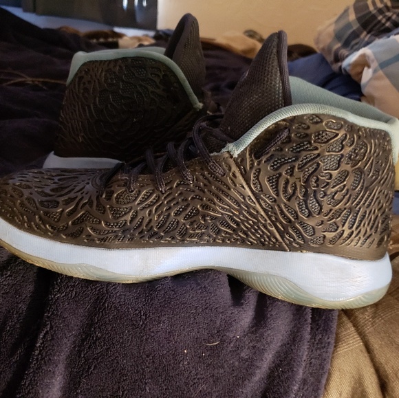 Blue dimpled Air Jordan's - Picture 4 of 6